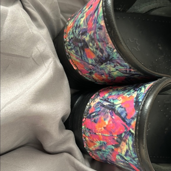 Dansko Red and Pink Mules Vibrant Floral Design size42 11.5-12 women - Picture 6 of 10